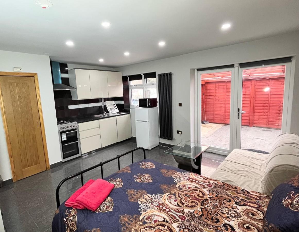 Full Studio Near Heathrow Airport & London Hayes  Exteriér fotografie