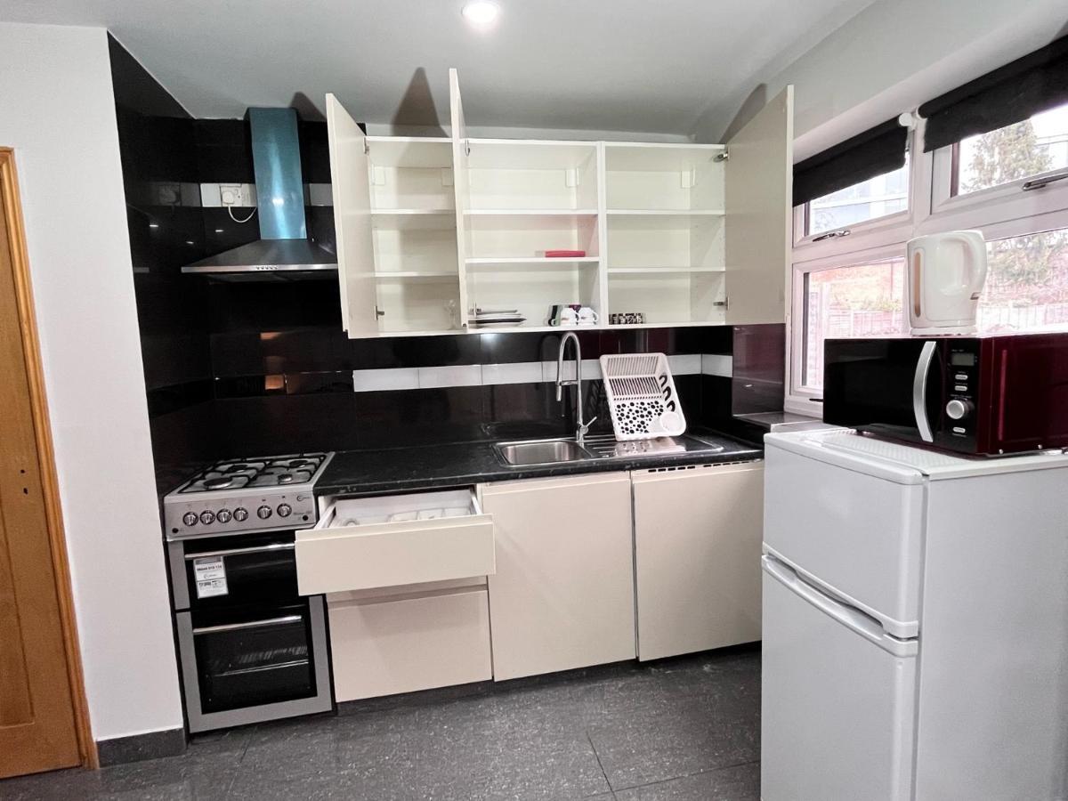 Full Studio Near Heathrow Airport & London Hayes  Exteriér fotografie