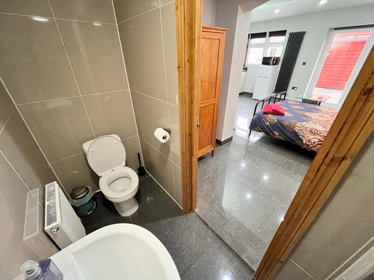 Full Studio Near Heathrow Airport & London Hayes  Exteriér fotografie